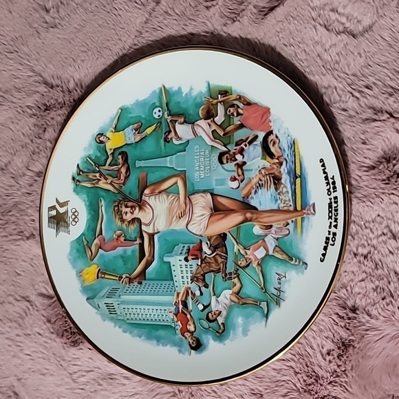 VINTAGE  1984 OLYMPIC GAMES COMMEMORATIVE PLATE SIZE 8 - Picture 1 of 5